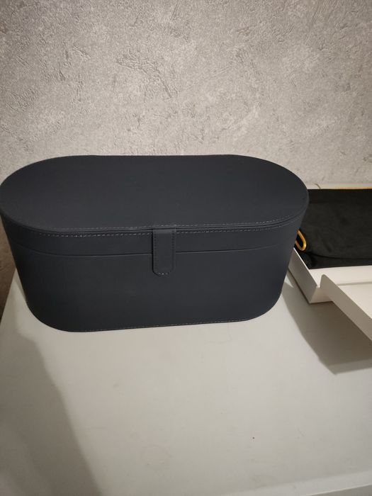 Продам фен Dyson