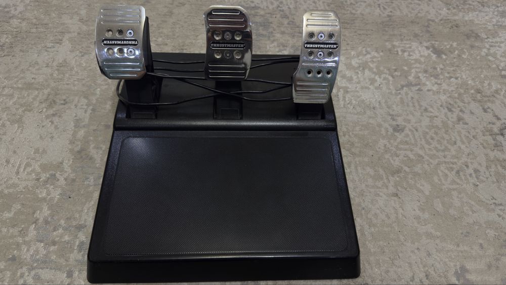 Игровой руль для ПК thrustmaster t300