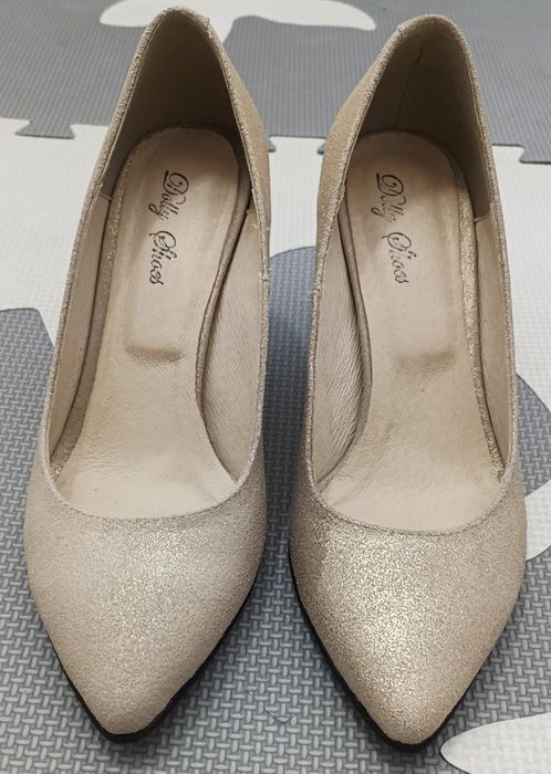 Pantofi stiletto aurii , din piele , Nr 37 branț 24 cm