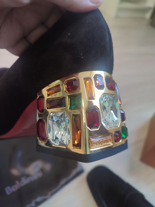 Продам новые туфли baldinini 40-41