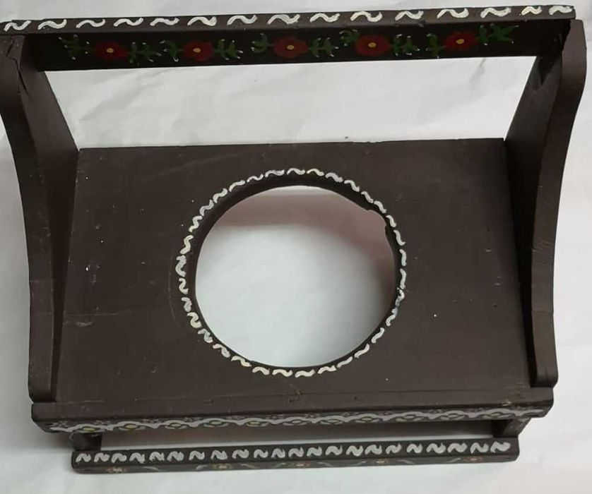 Vand scaunel vintage din lemn cu suport pentru olita