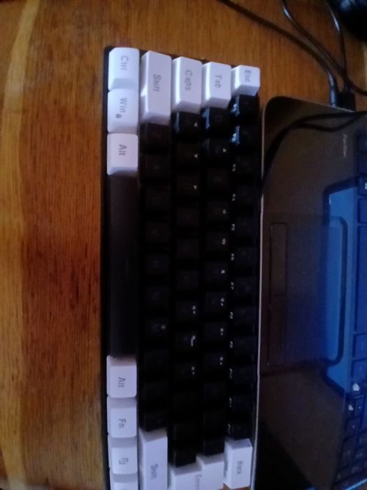 Vand schimb !tastatura rgb semi-mecanica
