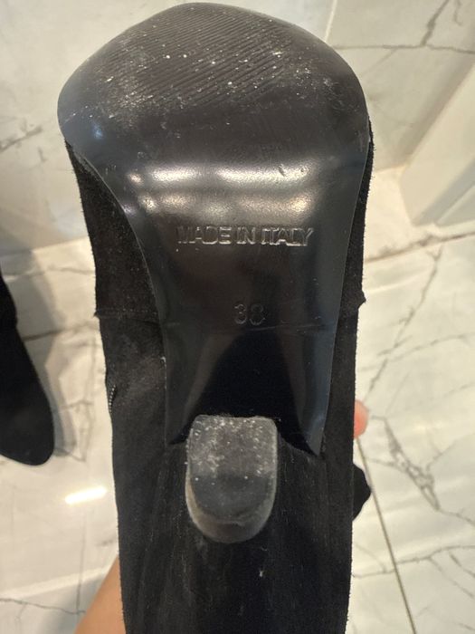 Ботуши от естествен велур.