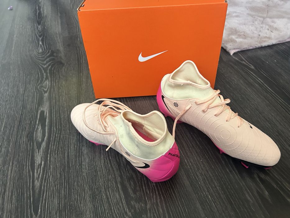 Crampoane de fotbal Nike-uri   nr 42