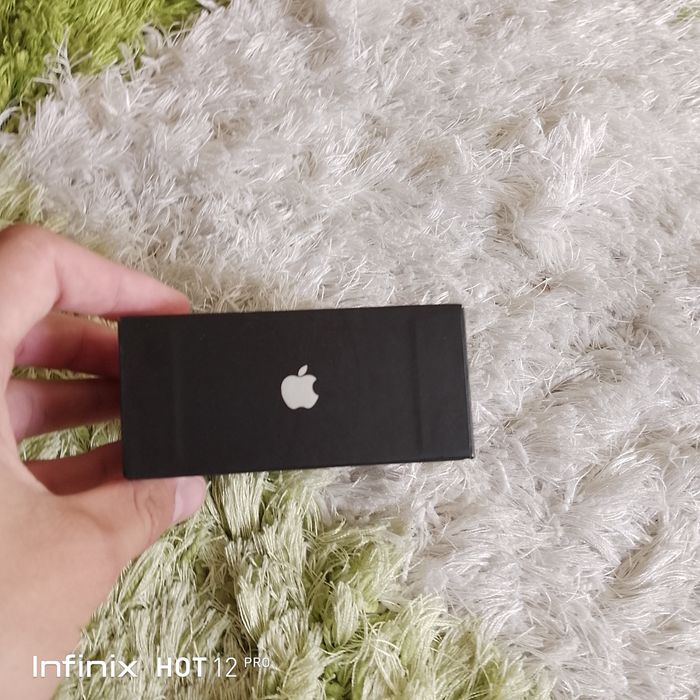 AirPods Pro kafolati naushnik idyal qora rangda va yangi dastavkasi bo