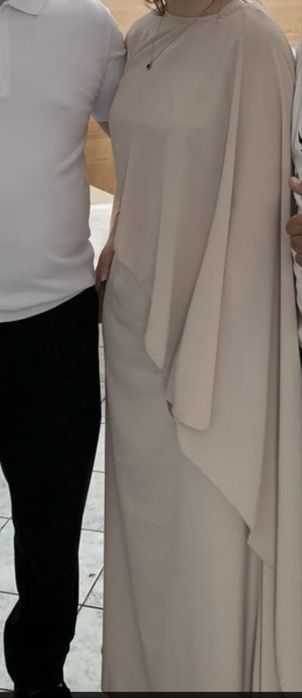 Продам бежевое платье