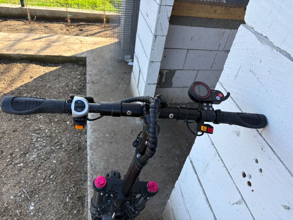 Vând trotinetă electrică