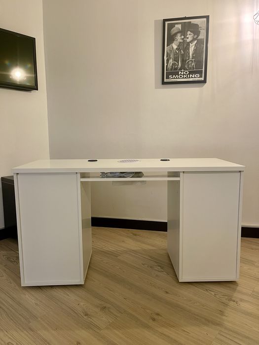 Masa noua manichiura cu sau fara aspirator!