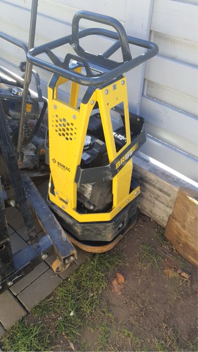 Inchiriez cilindru compactor
