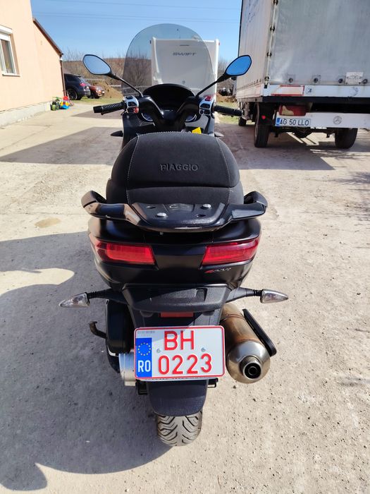 Piaggio MP3 500 ie se conduce cu categoria B