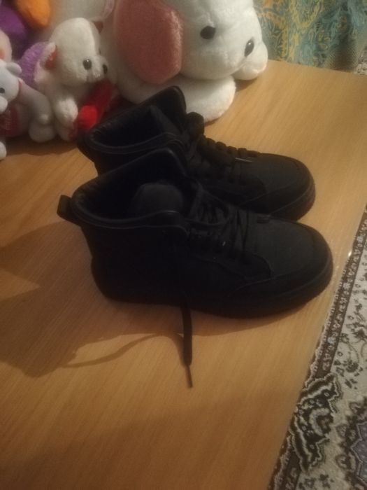 Продам зимние обуви