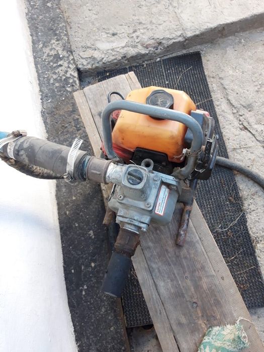 Продам бензиновую мотопомпу