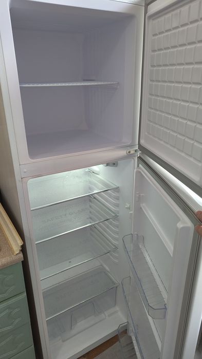 Холодильник Ferre BCD275 белый