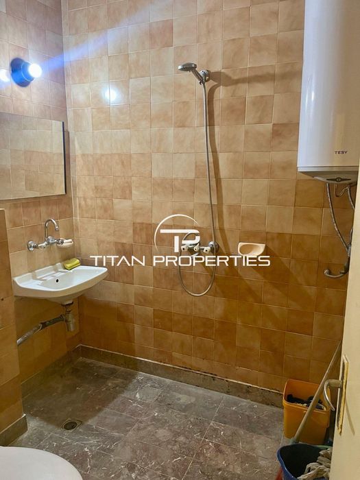 За ремонт! Двустаен апартамент в жк. Южен