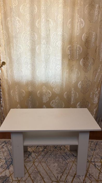 Журнальный столик в отличном состояний