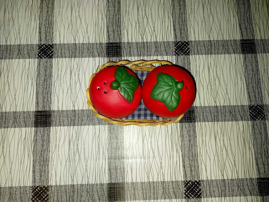 Kомплект солница и пиперница Домати