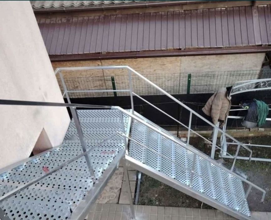 Vând scari zincate exterioare și interioare galvanizate cel mai bun pr