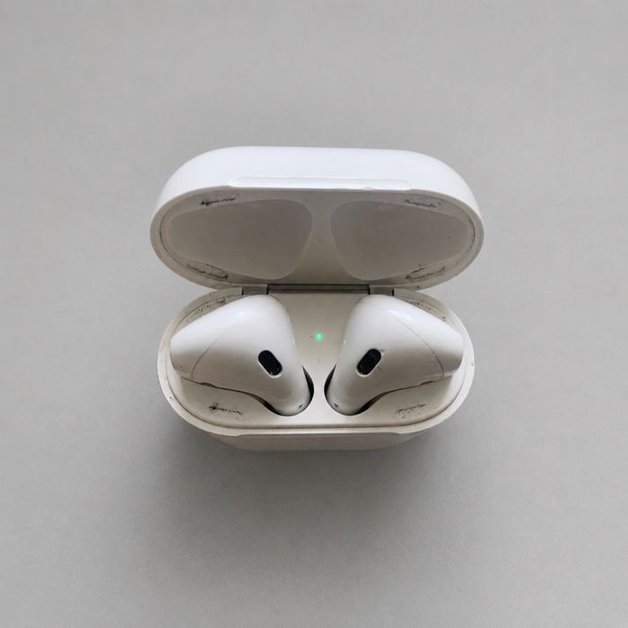 Apple AirPods 2 A2031 — оригинал | 2 наушника | Lightning