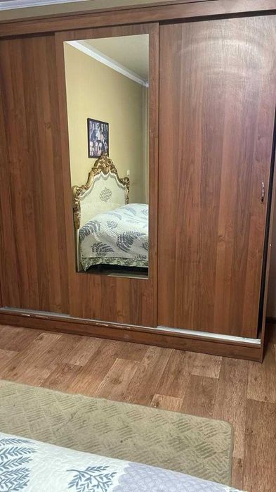 Шкаф - купе 3 створки с зеркалом