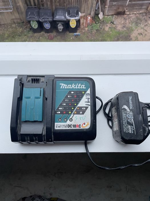 Incarcator rapid Makita plus baterie defecta