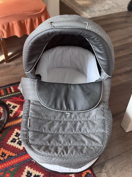 Коляска с люлькой Adamex