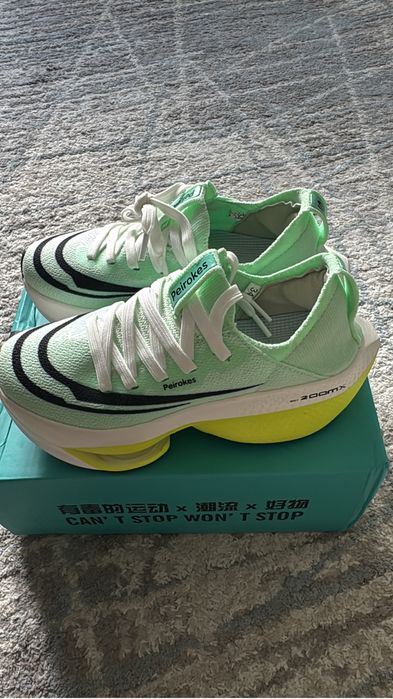 Продам кроссовки