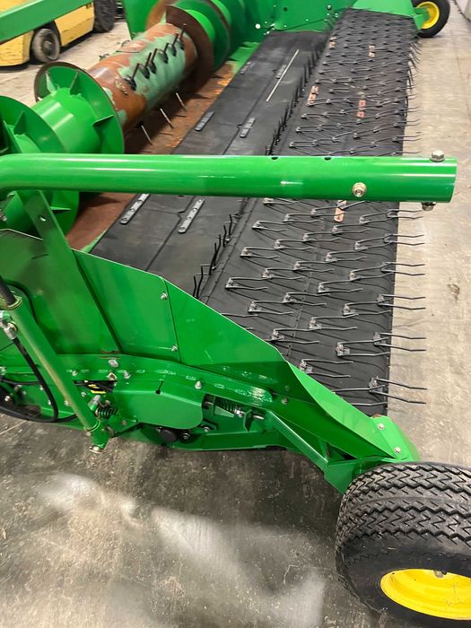 Подборщик John Deere 615P