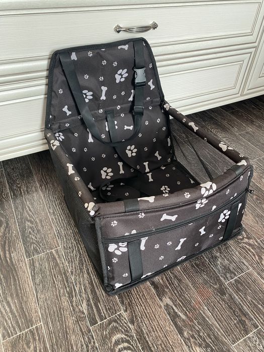 Переноска для собак автомобильная