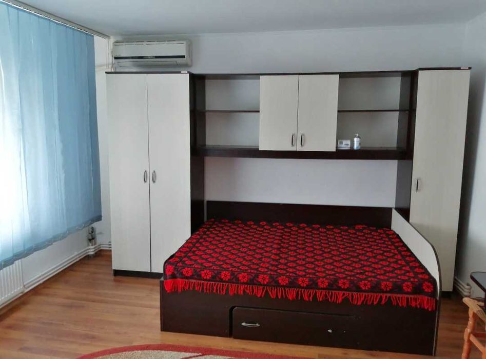 Ofer spre închiriere garsonieră