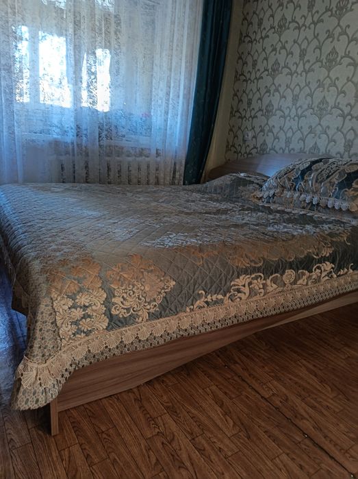 Продаю спальный гарнитур
