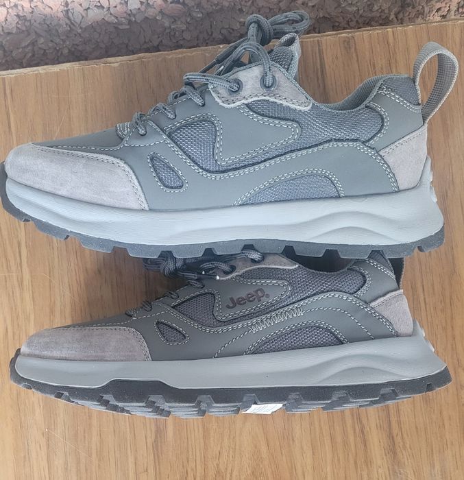 Продам кросовки Jeep