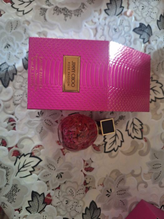 Продавам парфюми