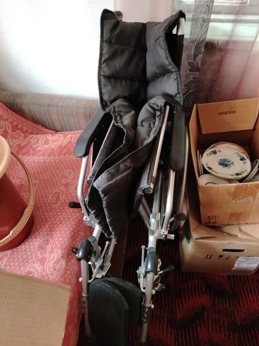 Продам инвалидную коляску