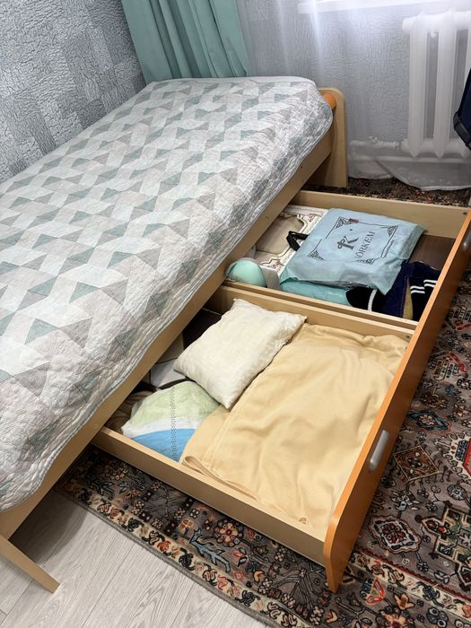 Продам кровать с матрасом