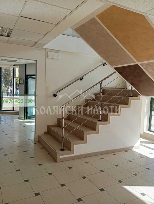 Дава се под наем Магазин в Велико Търново, Колю Фичето - 380 кв.м за 1920 € - Снимка #1
