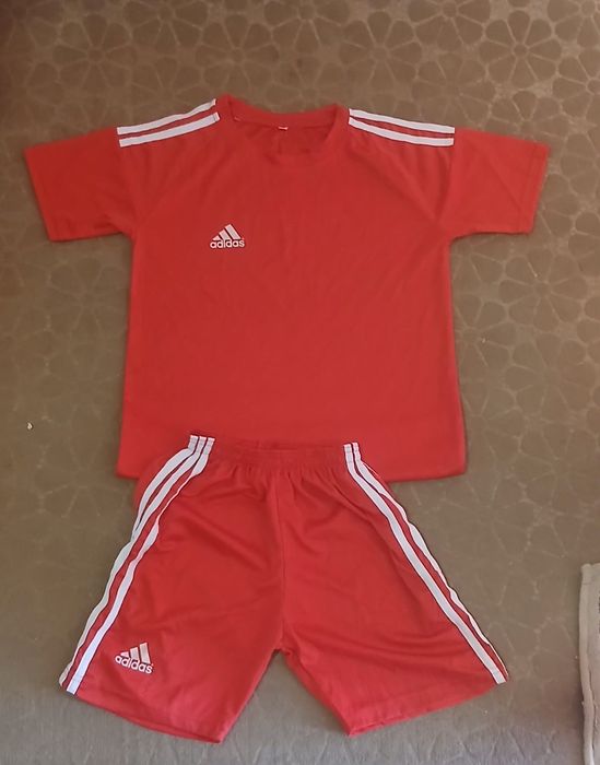 Yosh bolalar uchun futbol formalari
