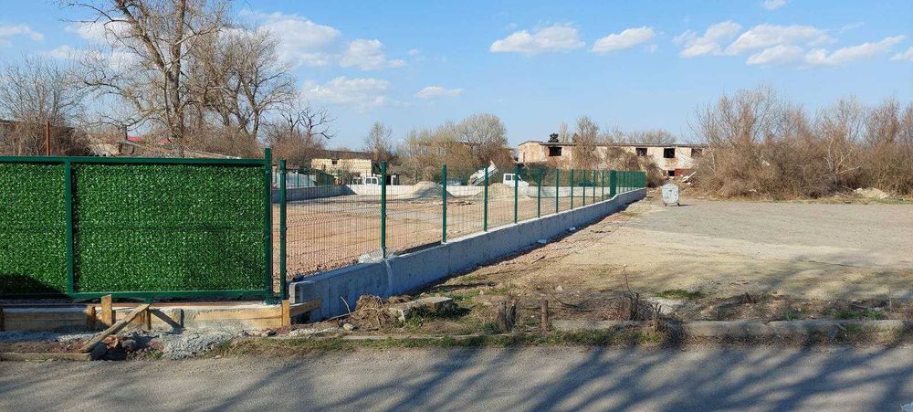 Ограда. Метални оградни пана и колове. Мрежа с декорация. Ниски цени!