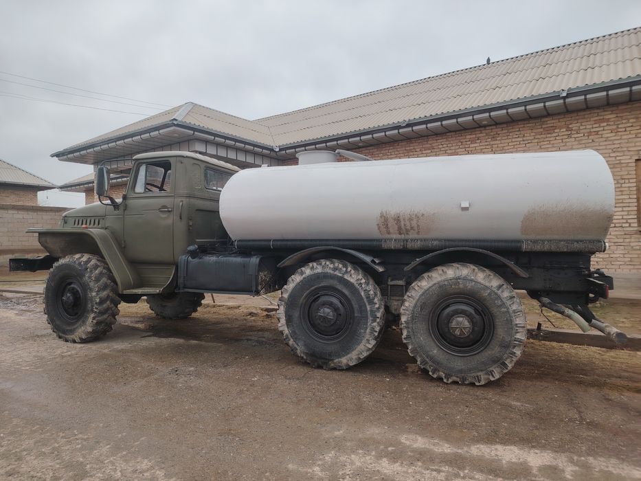 ural  vodovoz sotiladi zur xolatda