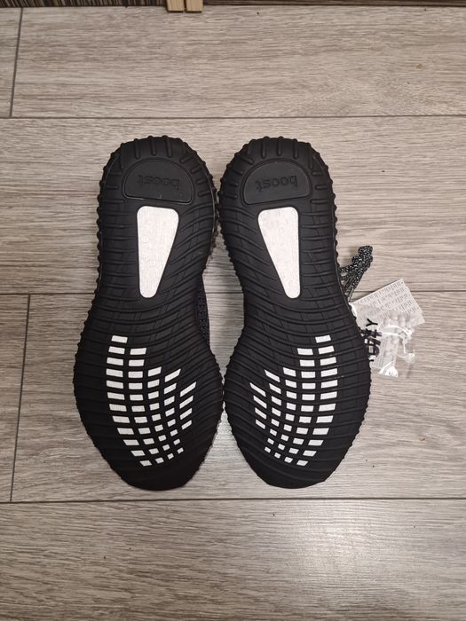 yeezy black 350 v2
