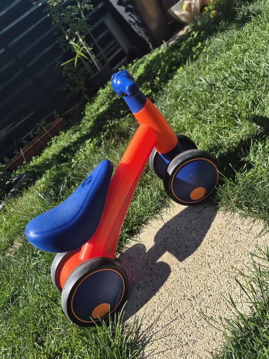 Bicicleta/tricicleta pentru copii fara pedale cu sunete si lumini