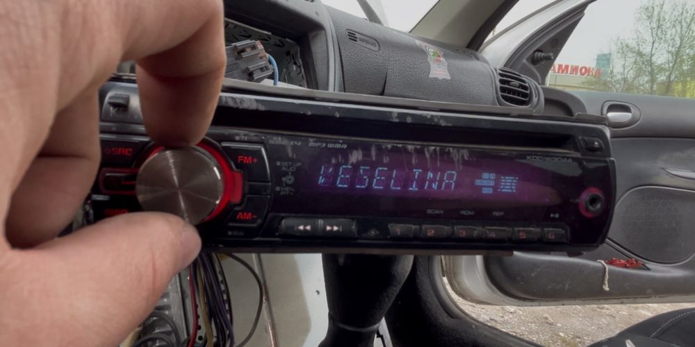 Радио CD MP3 USB плеър за кола KENWOOD c AUX