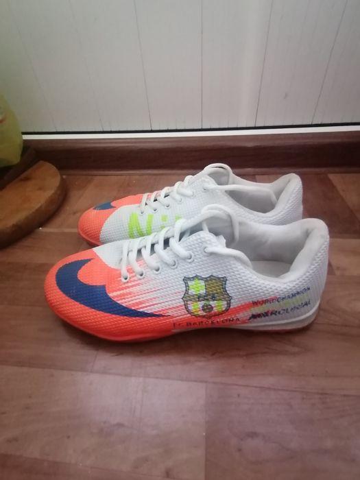 Продам бутсы сороконожки