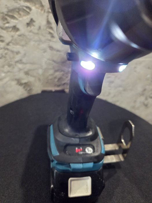 Акумулаторен гайковерт ударен MAKITA DTW1002