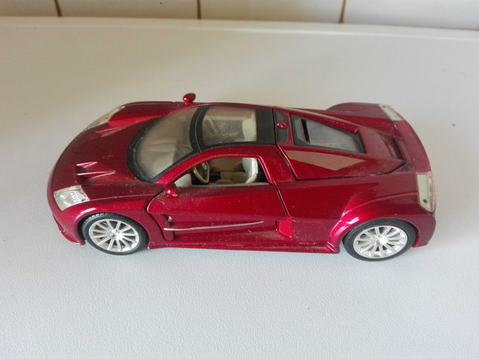 Метални колички М 1:24 .