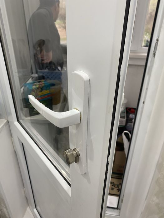 Дверь балконная!