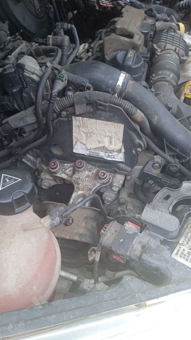 Dezmembrez  Peugeot 207