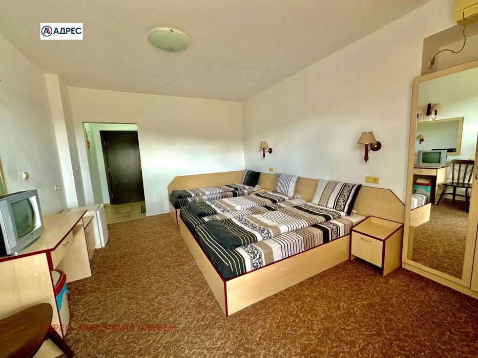 Продава се Хотел в с. Типченица, Област Враца - 1300 кв.м за 847 €/кв.м - Снимка #9