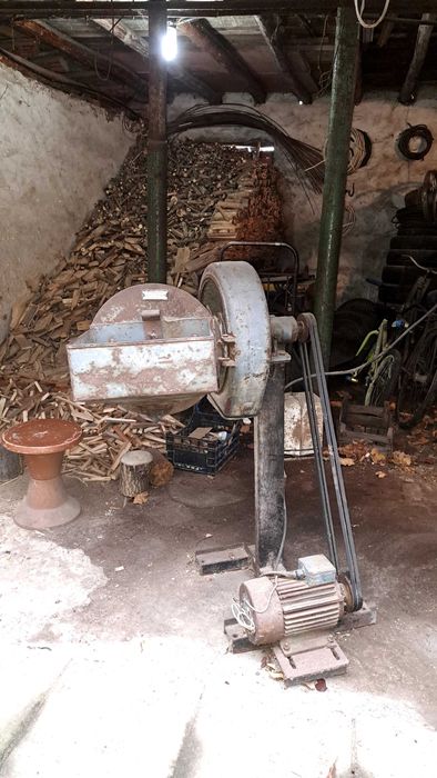 Продава се форажомелка комплект със сита!