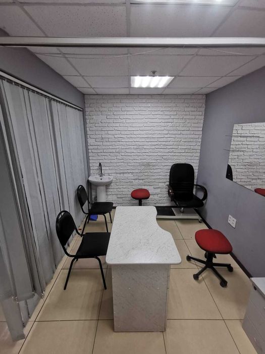 Рабочее место мастера маникюра - педикюра