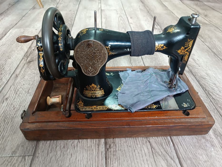 Продам швейную машину Singer